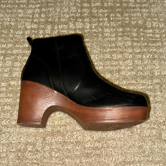boc by Born Blakelynn Black and Brown Heeled Boots - Picture 3 of 5